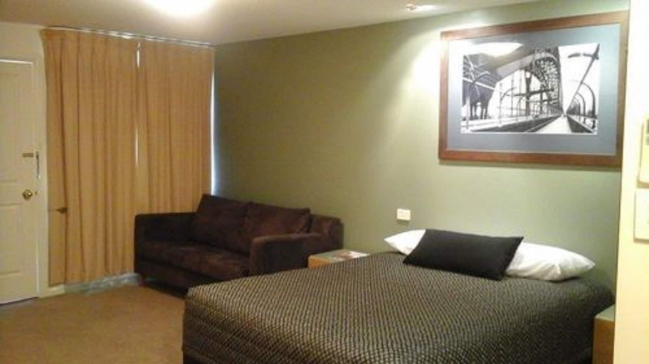 Bedroom 2, Willows Motel Goulburn, Goulburn Mulwaree - Goulburn
