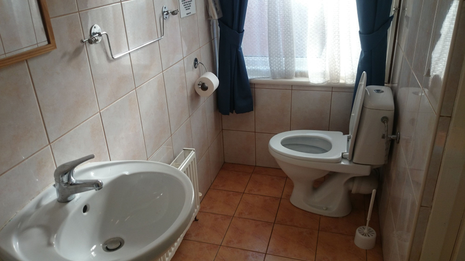 Bathroom 3, Tulip Hotel, Blackpool