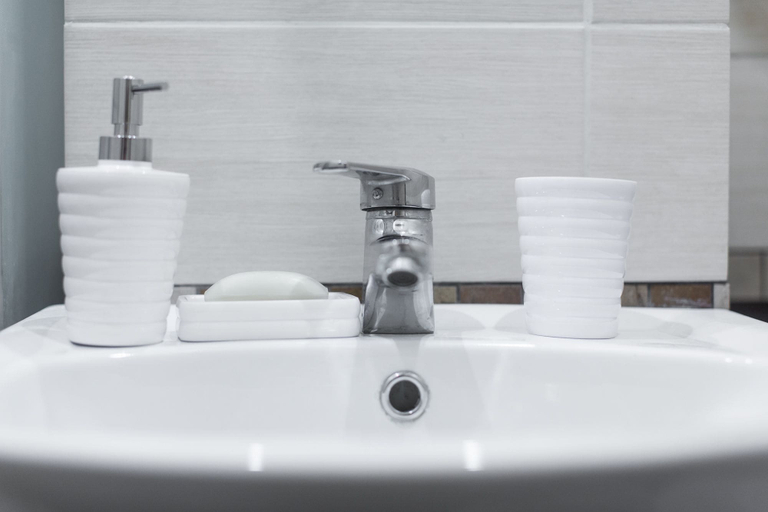 Bathroom 4, GoodAps Horomniy tupik, Central