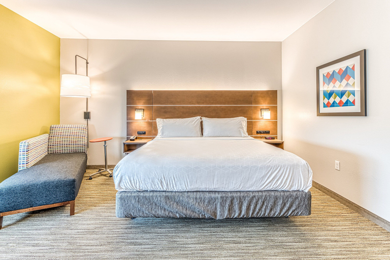 Bedroom 4, Holiday Inn Express & Suites RANTOUL by IHG, Champaign