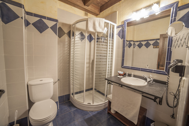 Bathroom 3, La Casona del Herrero, Soria
