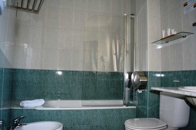 Bathroom 5, Hotel Casa Reboiro, Lugo