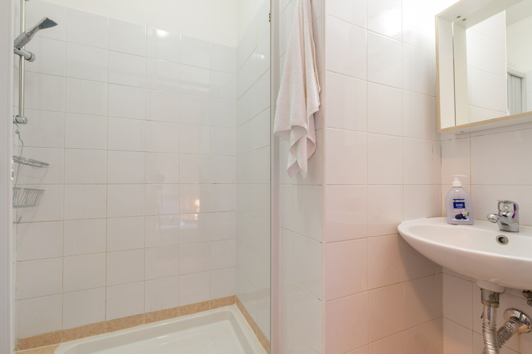 Bathroom 5, Do Domus, Rome
