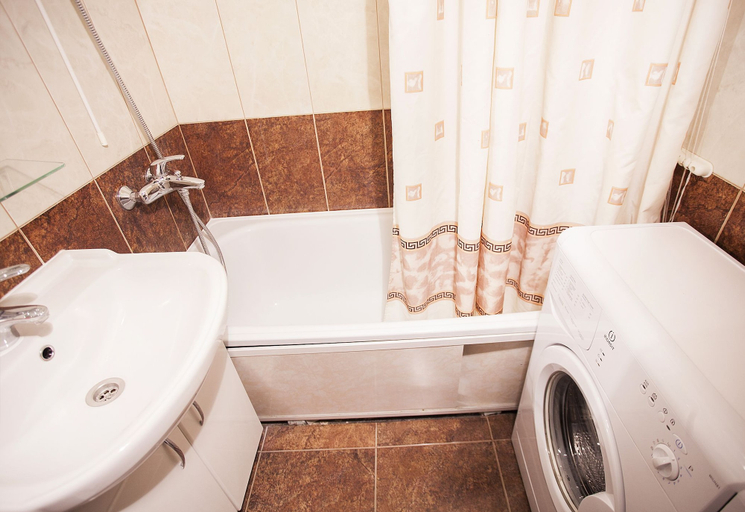 Bathroom 4, Funny Dolphins Apartments Goncharny, Central