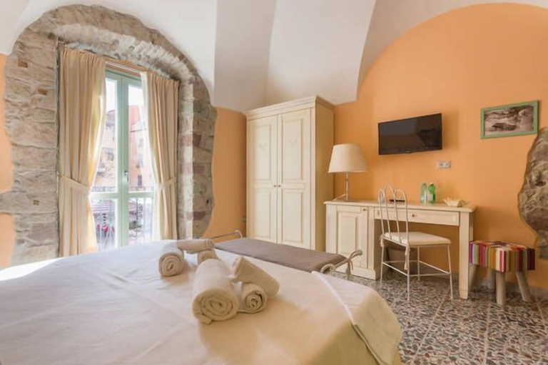 Bedroom 2, Madalen Guest House, Oristano
