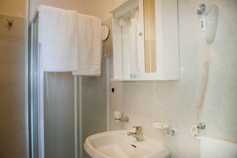 Bathroom 4, Hotel Centrale, Ancona