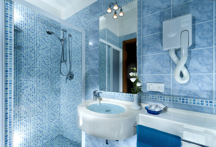 Bathroom 5, Hotel Paris Resort, Rimini