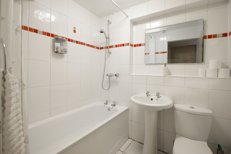 Bathroom 2, Liverpool Stays - City Centre Rooms, Sefton