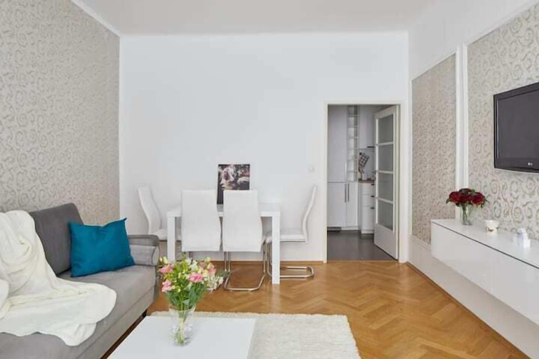 Others 5, Helen Homestay Flora, Praha 3
