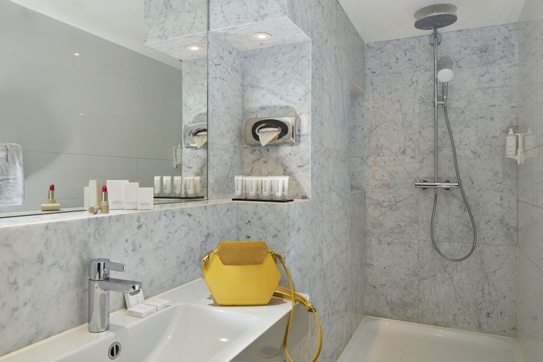 Bathroom 5, Hôtel Tourisme Avenue, Paris