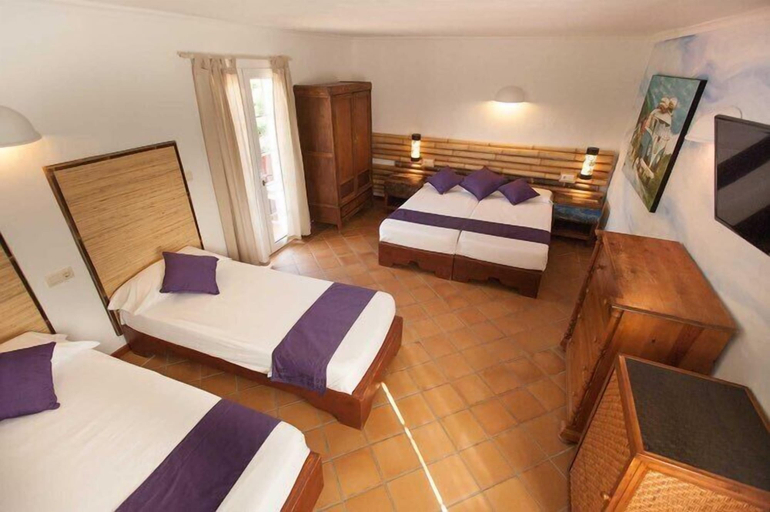 Bedroom 4, 100 Percent Fun, Cádiz