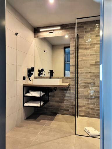Bathroom 5, FreshSuites & Bar, Dachau