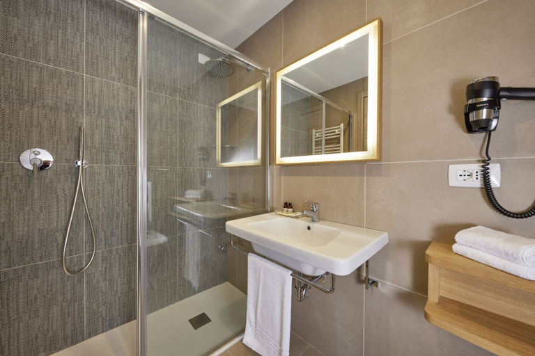 Bathroom 5, Park Hotel Casimiro, Brescia