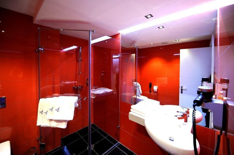 Bathroom 5, Plaza V, Targu Mures