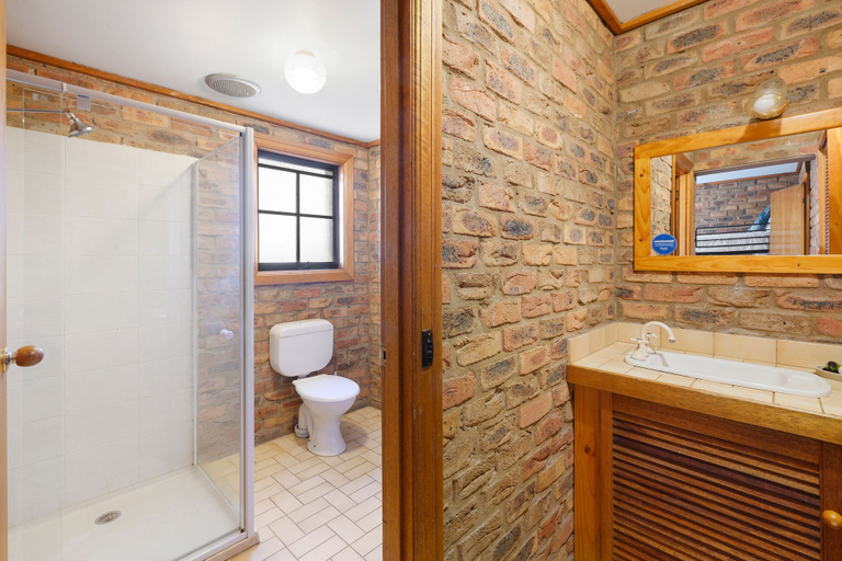 Bathroom 3, The Settlement Historic Hotel, Campaspe - Echuca