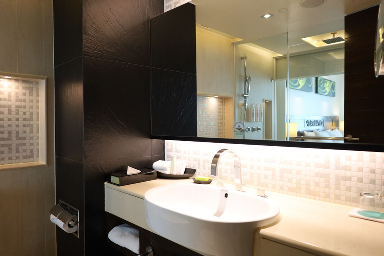 Bathroom 5, Le Meridien Phuket Beach Resort, Pulau Phuket