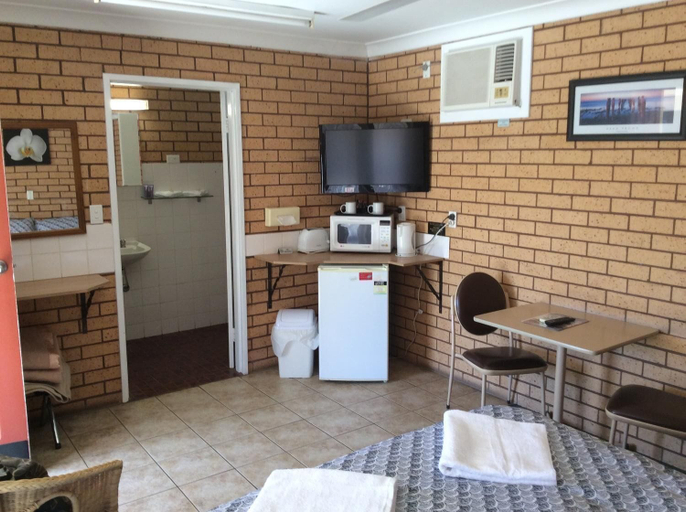Others 5, Crossroads Motel, Cobar