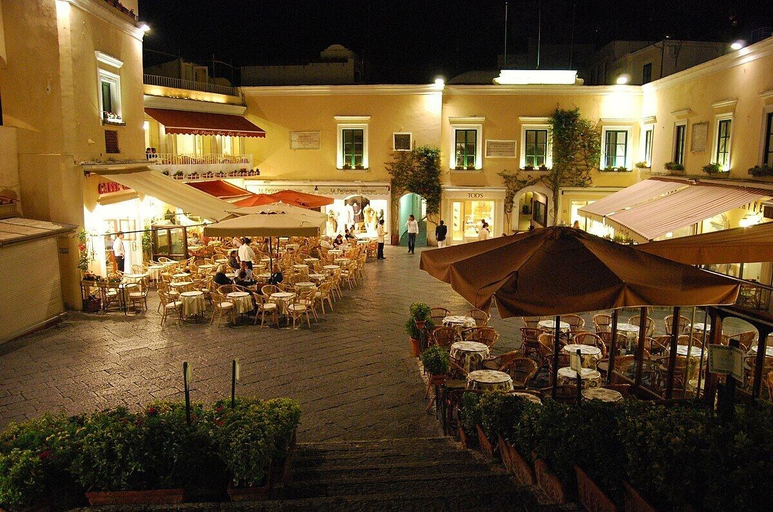 Exterior & Views 2, Relais Freedom Club, Napoli