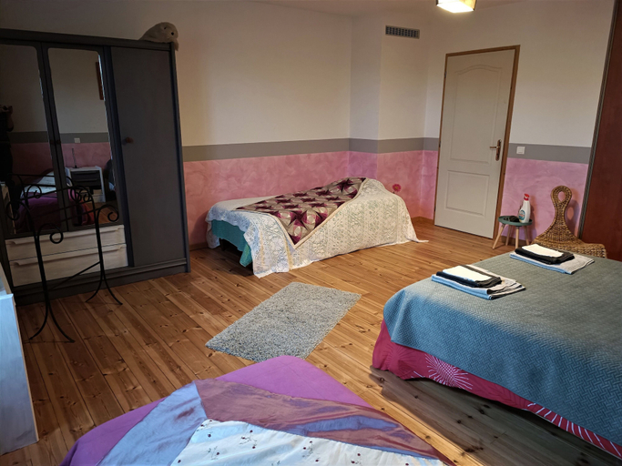 Bedroom 3, Chez Céline en campagne, Ardennes