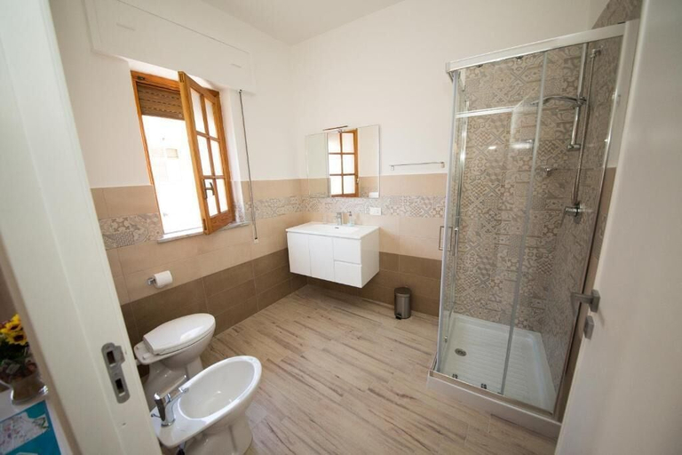 Bathroom 4, La Balestra B&B, Palermo