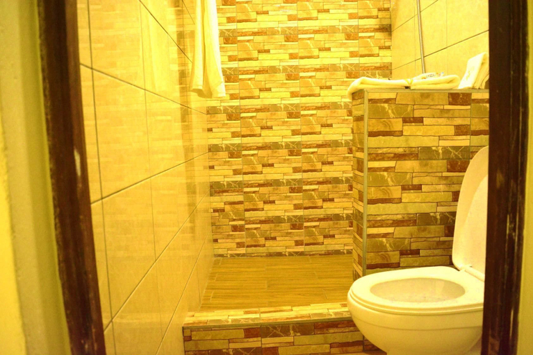 Bathroom 2, Vacani Resort, Voi