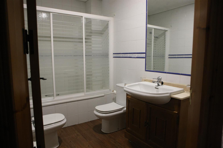 Bathroom 3, Hotel Plaza, Segovia
