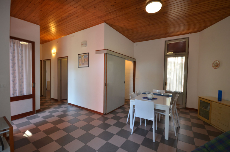 In-room dining 3, Ville Beethoven, Udine