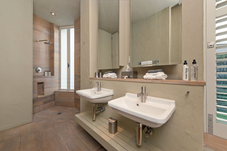 Bathroom 5, Mosselberg on Grotto Beach, Overberg