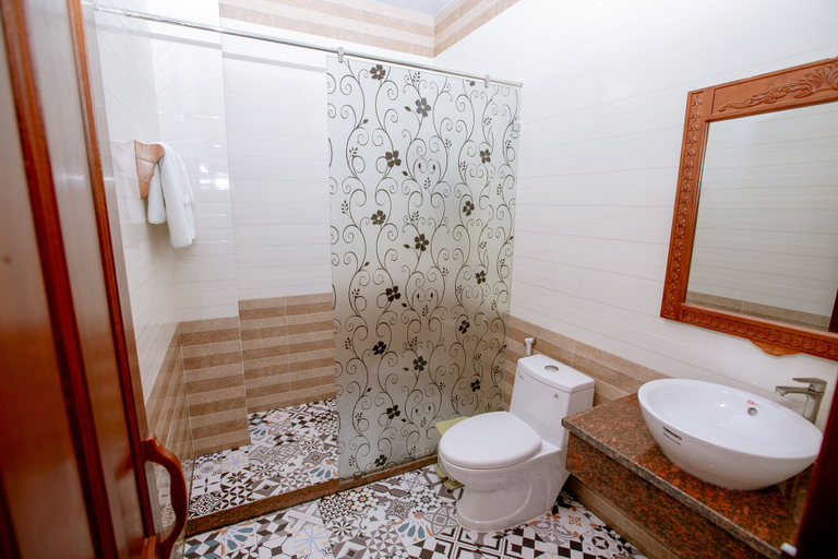 Bathroom 4, Thien An Hotel, Long My