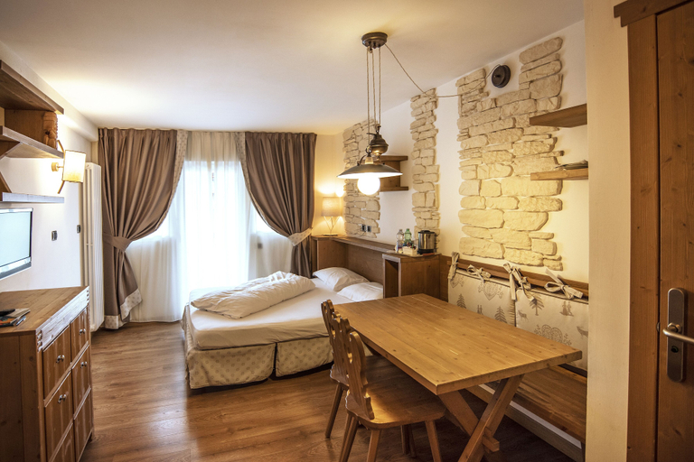 Bedroom 3, Apart-hotel Adler Moena, Trento