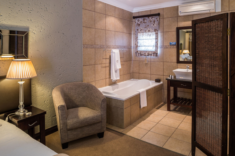 Bedroom 2, Villa Bali Luxury Guest House, Mangaung