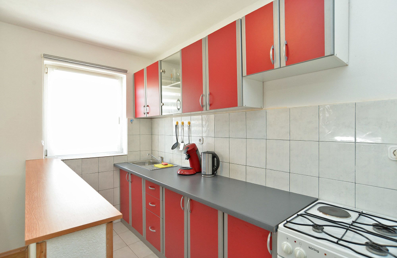 Others 5, Apartment 1613, Labin