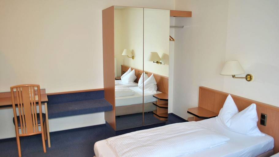 Bedroom 5, Hotel Garni Niedernhausen, Rheingau-Taunus-Kreis