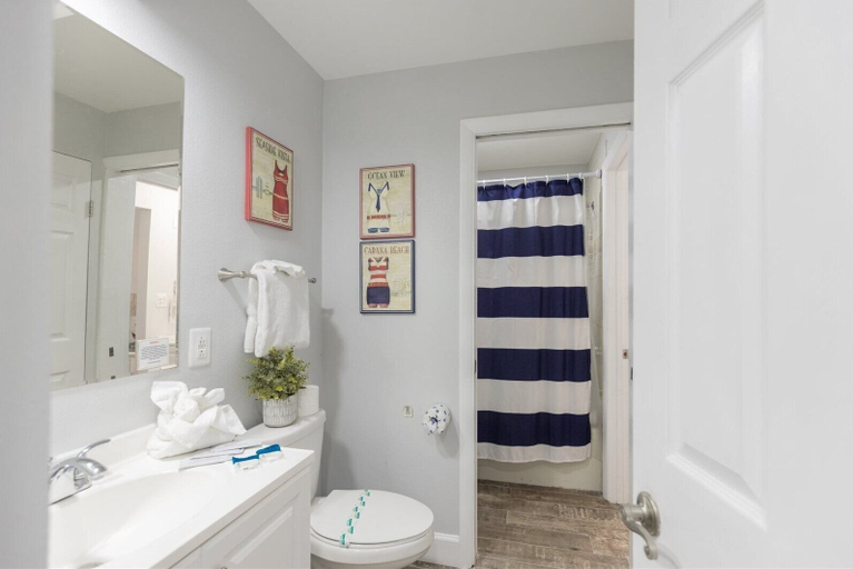Bathroom 3, The Summit 504, Bay