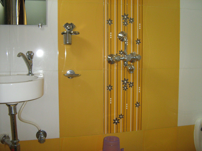 Bathroom 4, Hotel Apex, Thane