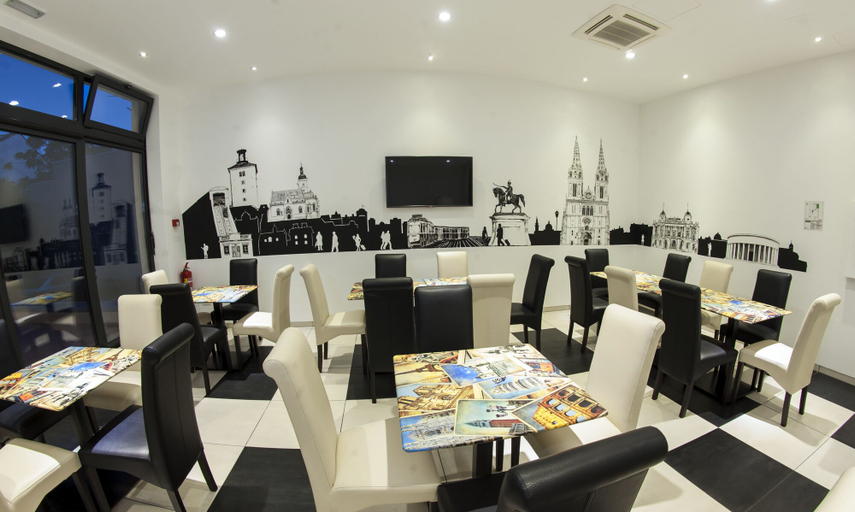 Food & Drinks 5, Hostel Moving, Zagreb