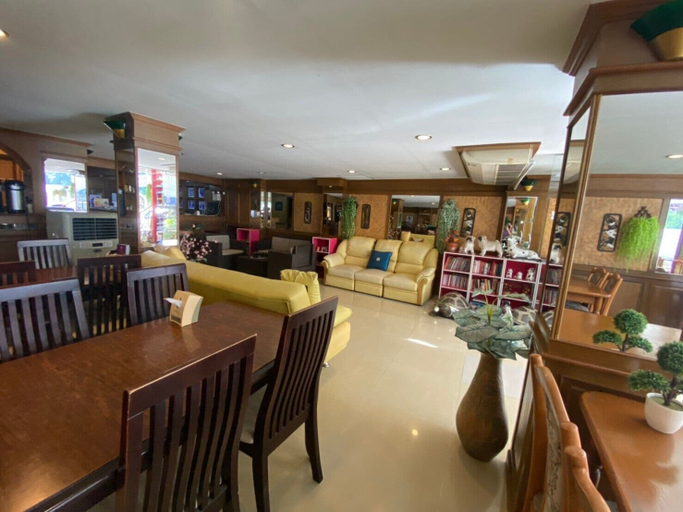 Others 5, Honey House 2, Khlong Toey