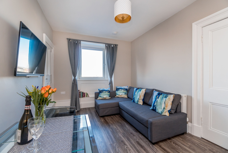 Others 5, Silver Lining Charming Meadowbank Flat, Edinburgh