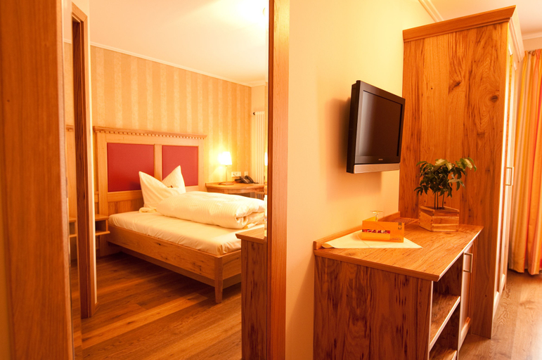 Bedroom 2, Hotel & Gasthof Löwen, Ulm