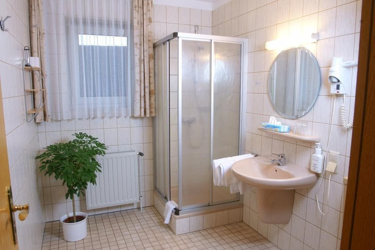 Bathroom 3, Röhrs Gasthof, Rotenburg (Wümme)