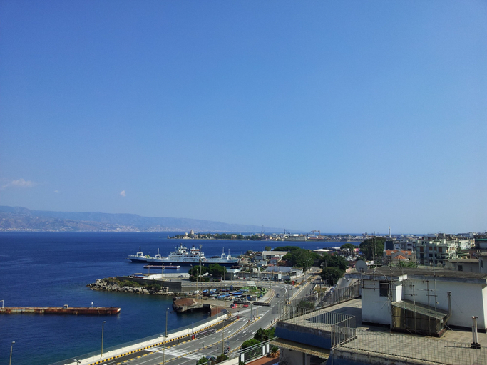Others 5, Nettuno Rooms, Messina