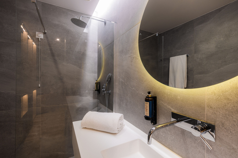 Bathroom 5, Vila Baleira Funchal, Funchal