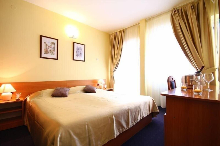 Bedroom 4, Hotel Pula, Pula