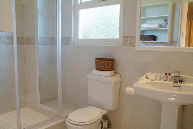 Bathroom 4, Sica's Guest House, eThekwini