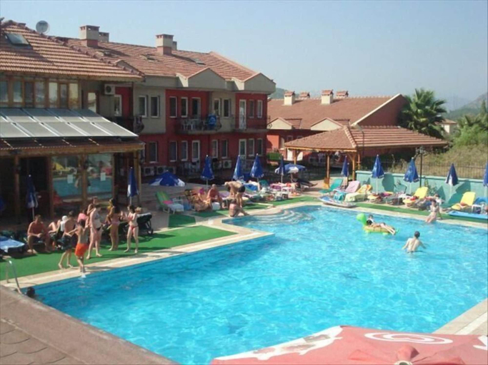 Outdoor pool, Green Valley Apartments, Fethiye