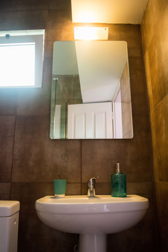 Bathroom 5, Greta Apartments, Crete