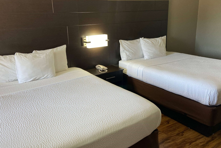 Bedroom 5, Days Inn by Wyndham Tupelo, Lee