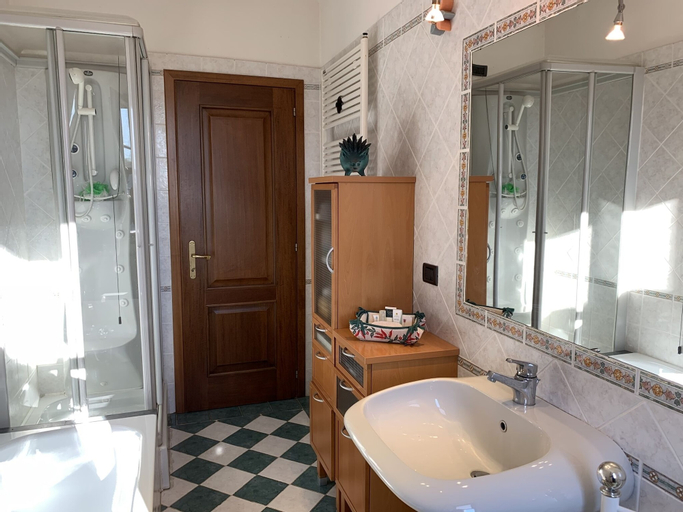 Bedroom 5, Villa Vigna, Massa Carrara