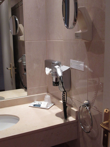 Bathroom 5, Hôtel Ariane, Bouches-du-Rhône