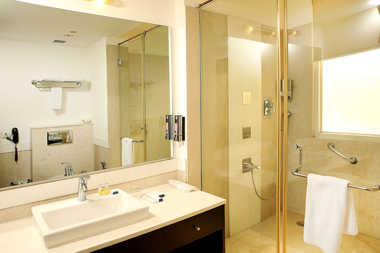 Bathroom 4, Inde Hotel Vista Woods, Gurgaon